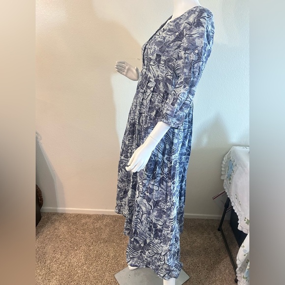 Vivían Liu Loose-Fitting Floral Patterned
Wide-Leg Dress - Picture 4 of 9